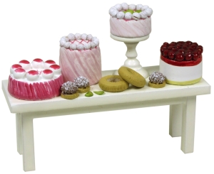 Flade Tortentisch  (Flade 3434) Tisch mit Auswahl verschiedener Torten.